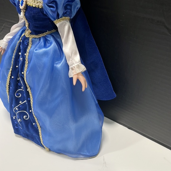 Disney Brass Key Porcelain Snow White Doll - Picture 7 of 12